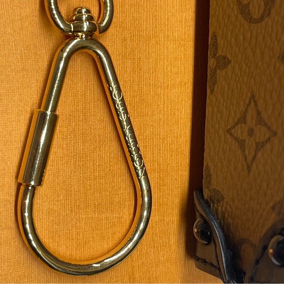 Louis Vuitton Reverse Monogram Essential Trunk Mini Bag R98571 Chain w Carabiner - Picture 14 of 16